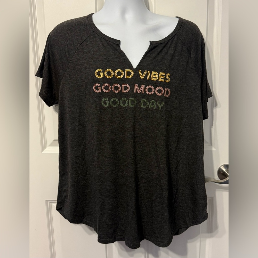 Casual Dark Gray Graphic Tee with Positive Message